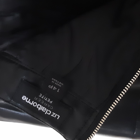 Faux leather back zip skirt - Picture 3 of 4